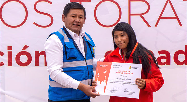 Southern Perú entregó “Beca” a ganadores de concurso “Talentos Torateños”