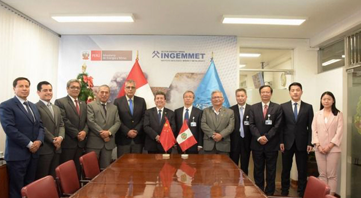 Delegación del Servicio Geológico de China afianza cooperación con el Ingemmet