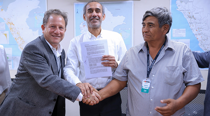MINEM promueve firma de contrato de explotación entre empresas de pequeña y gran minería