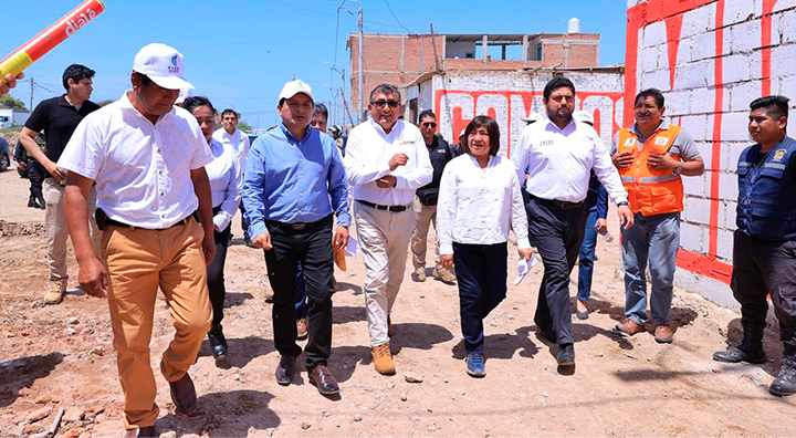 Ministro Luis Bravo: El compromiso del gobierno es llegar a todas las regiones del Perú