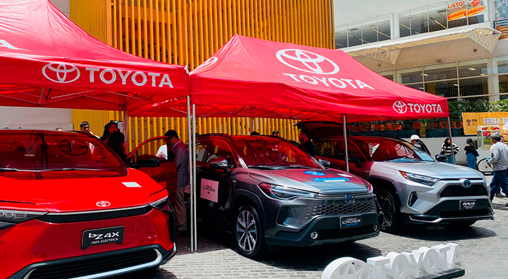 Toyota continúa su recorrido por las universidades del país impulsando la movilidad sostenible