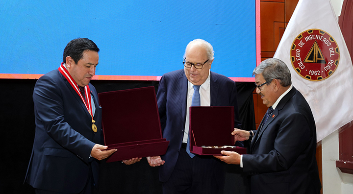 Colegio de Ingenieros del Perú rindió homenaje a presidente del BCR