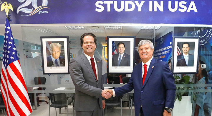 Embajador de EE. UU. insta a jóvenes a liderar el futuro del Perú en inicio académico de la USIL