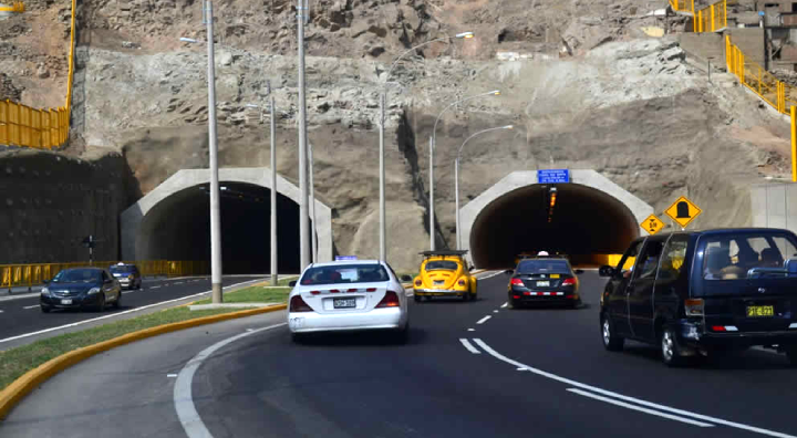 Un remolque perdió el control y provocó un choque múltiple en la Vía Pasamayito en Comas