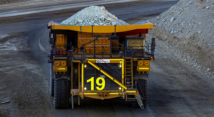 Caterpillar reconoce a Quellaveco por acarrear 500 millones de toneladas de forma autónoma