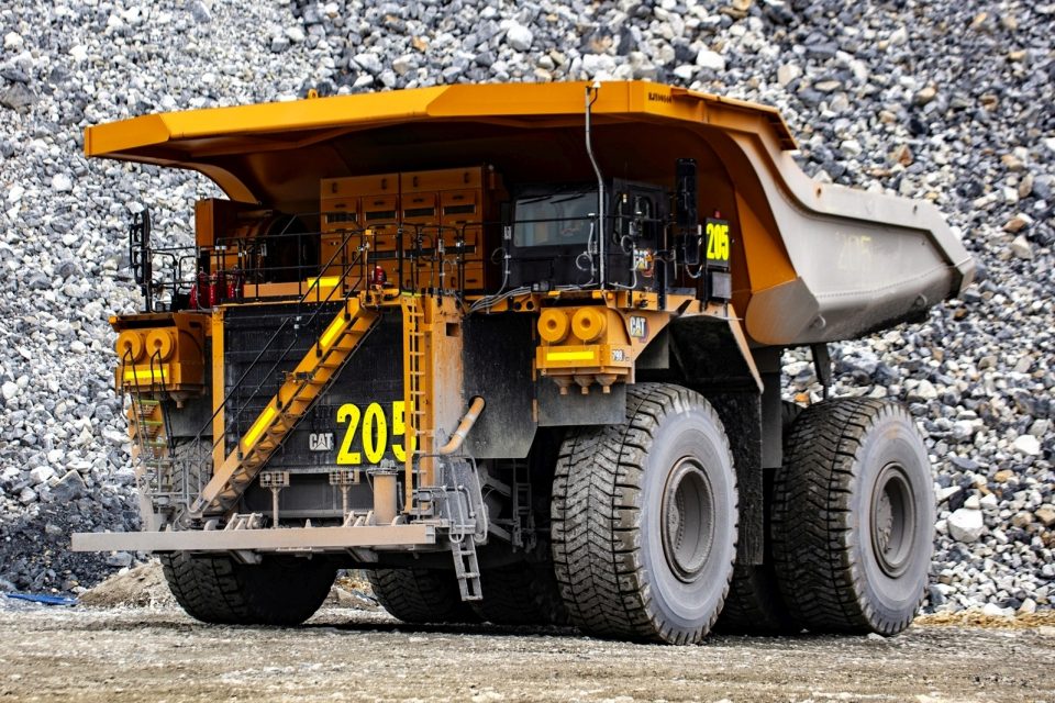 Antamina elige a Caterpillar y Ferreyros para expansión de flota de camiones ultraclass de 400 toneladas