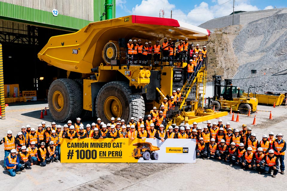 Ferreyros entrega el camión minero Caterpillar número 1,000 en el Perú