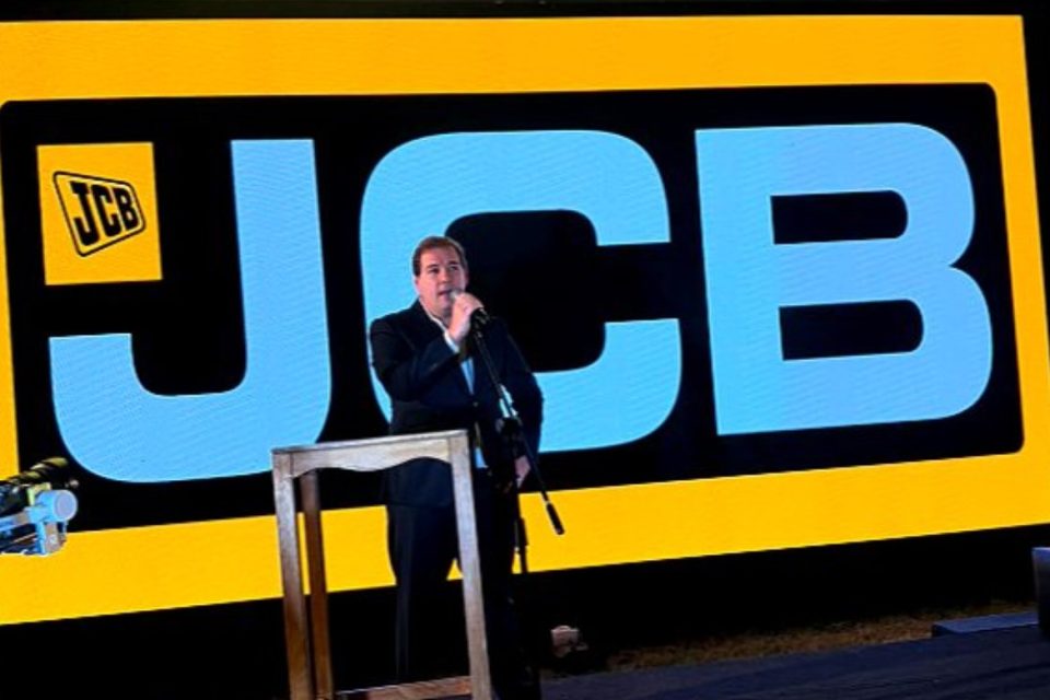JCB e Ibergruas Perú presentaron la nueva retroexcavadora 3CX PLUS