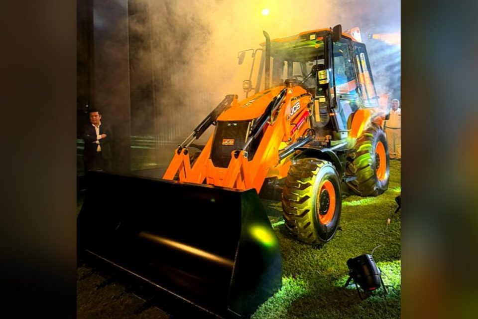 JCB e Ibergruas Perú presentaron la nueva retroexcavadora 3CX PLUS