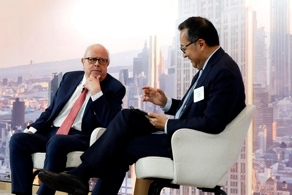 Elmer Cuba y Julio Velarde destacan solidez económica del Perú y oportunidades de inversión