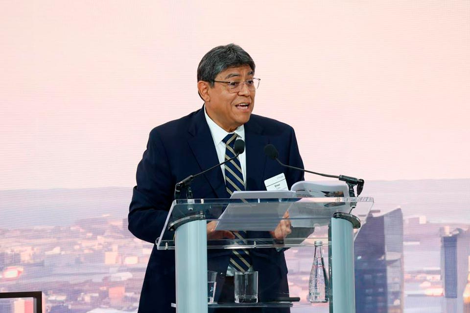 Elmer Cuba y Julio Velarde destacan solidez económica del Perú y oportunidades de inversión