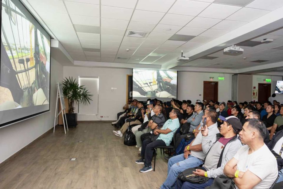 Operadores de maquinaria pesada celebran su día en encuentro del Club de Operadores de Ferreycorp