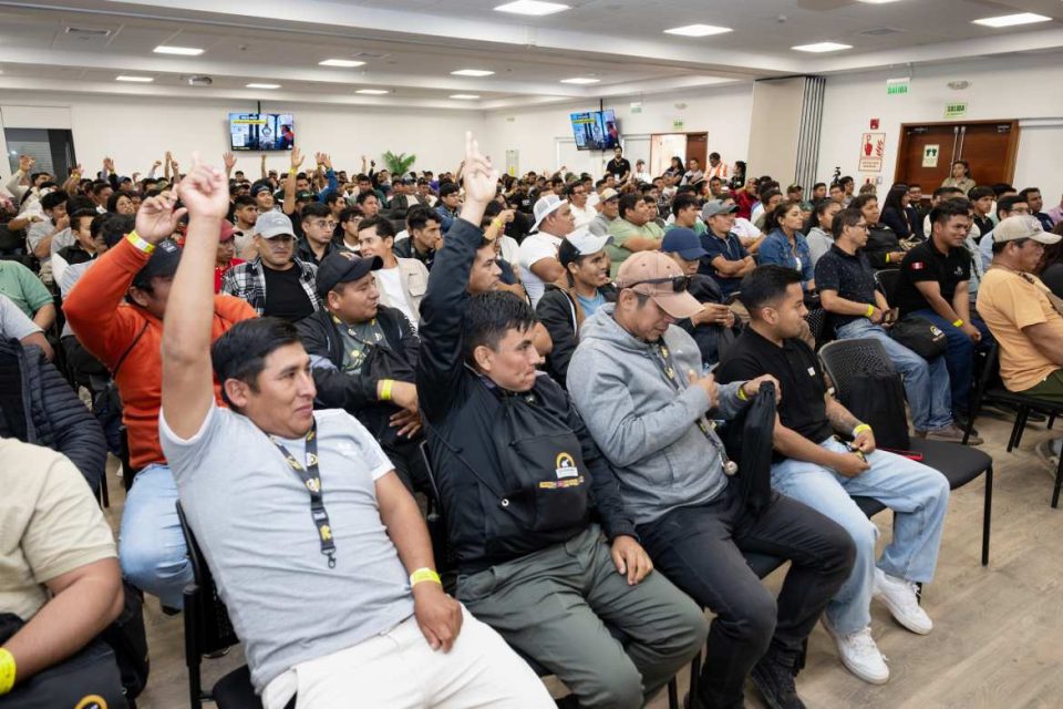 Operadores de maquinaria pesada celebran su día en encuentro del Club de Operadores de Ferreycorp